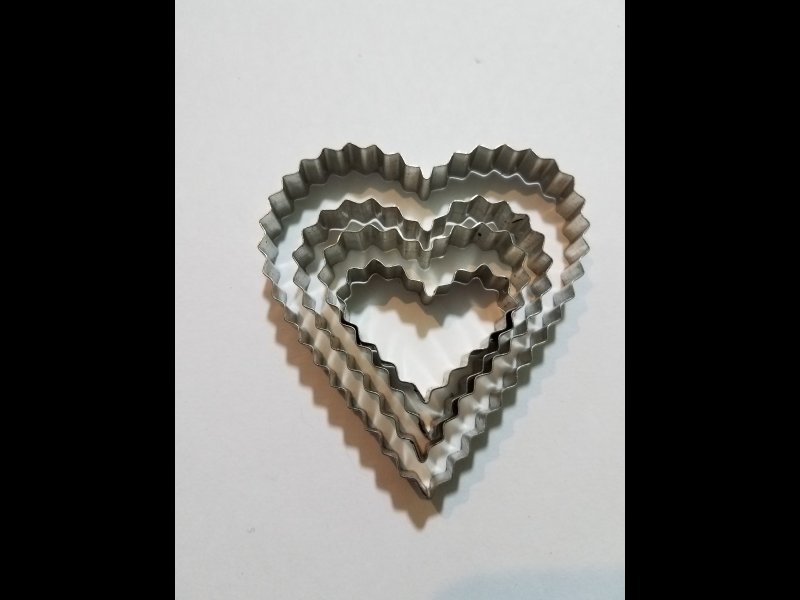 Corazón en zig zag x 4 -7 x 6.50  5 x 5 - 4 x 4 - 2.50 x 3.50
